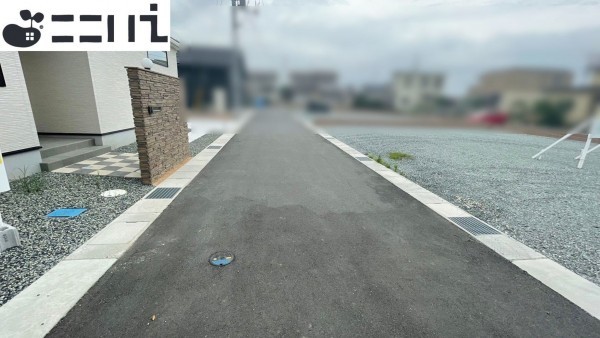 たつの市誉田町福田、新築一戸建ての前面道路を含む現地写真画像です