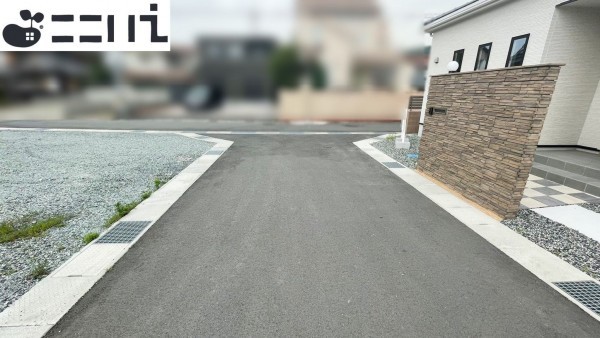 たつの市誉田町福田、新築一戸建ての前面道路を含む現地写真画像です