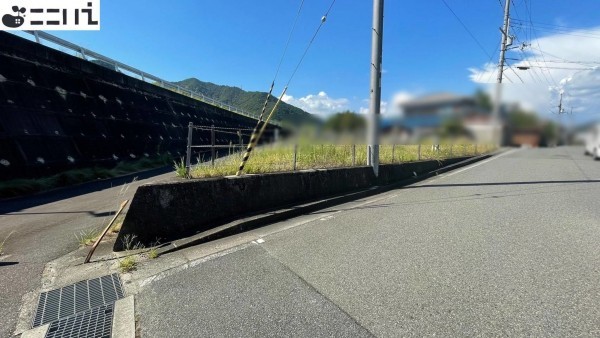 たつの市龍野町島田、土地の前面道路を含む現地写真画像です