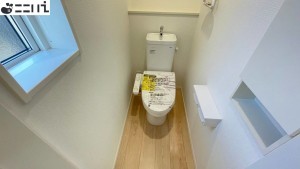 相生市佐方、新築一戸建てのトイレ画像です