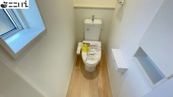 相生市佐方、新築一戸建てのトイレ画像です