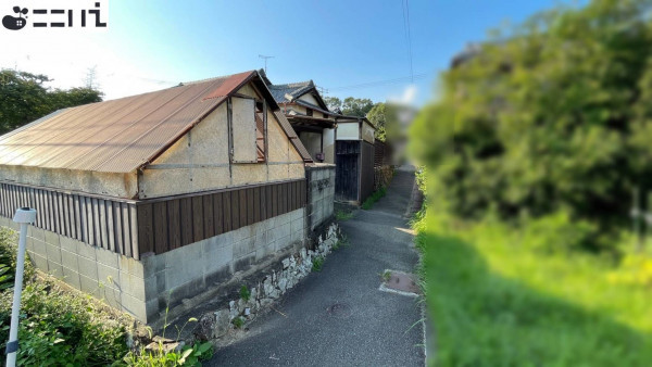 たつの市揖西町土師、中古一戸建ての前面道路を含む現地写真画像です