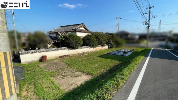 たつの市揖西町土師、中古一戸建ての前面道路を含む現地写真画像です