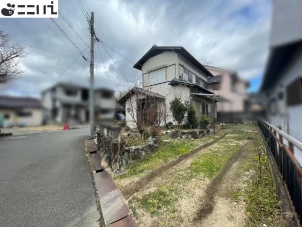 揖保郡太子町原、中古一戸建ての前面道路を含む現地写真画像です