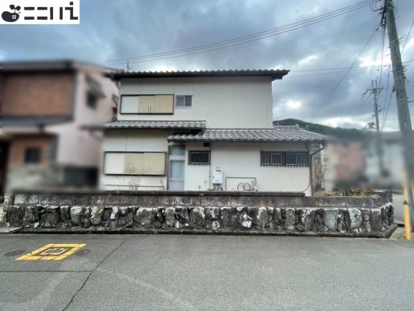 揖保郡太子町原、中古一戸建ての前面道路を含む現地写真画像です