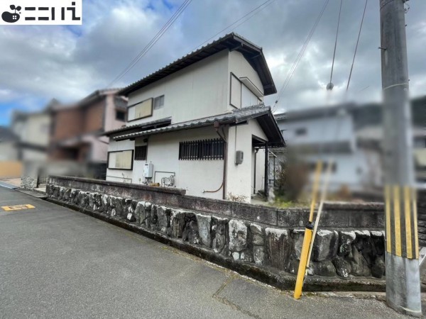 揖保郡太子町原、中古一戸建ての前面道路を含む現地写真画像です