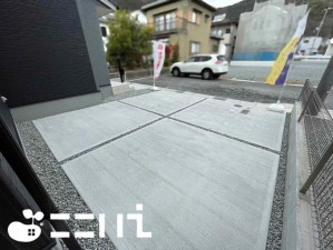 姫路市広畑区則直、新築一戸建ての駐車場画像です