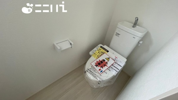 姫路市網干区高田、新築一戸建てのトイレ画像です