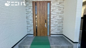 姫路市飾磨区付城、新築一戸建ての玄関画像です