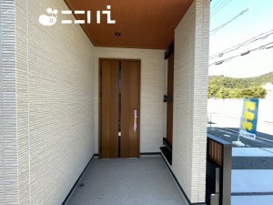 姫路市西今宿、中古一戸建ての玄関画像です