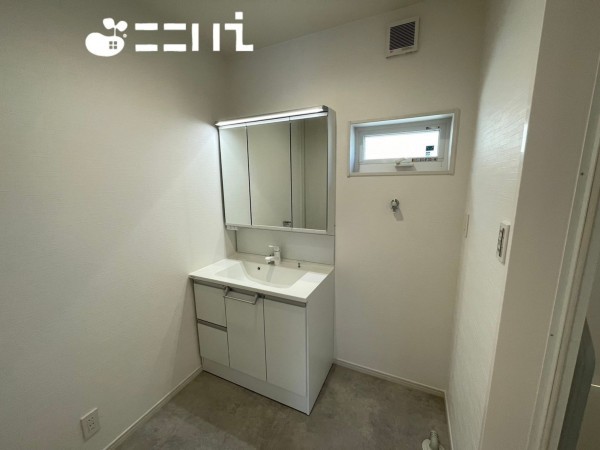 姫路市西今宿、中古一戸建ての洗面画像です