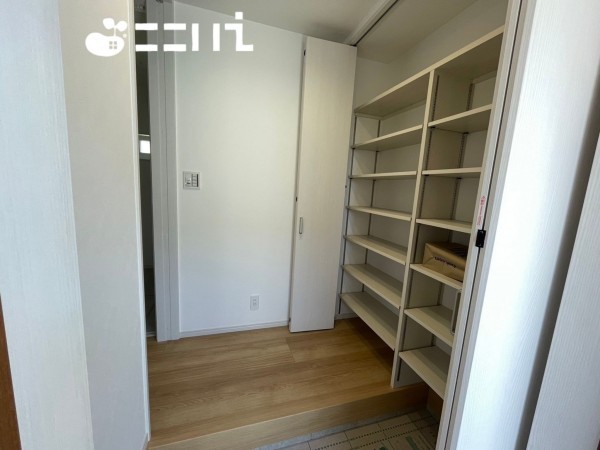 姫路市西今宿、中古一戸建ての玄関画像です