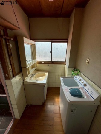 相生市垣内町、中古一戸建ての洗面画像です