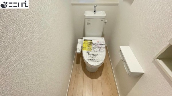 揖保郡太子町矢田部、新築一戸建てのトイレ画像です