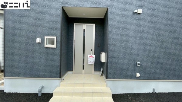 たつの市揖保川町正條、新築一戸建ての玄関画像です