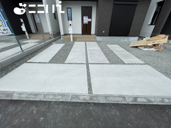 姫路市広畑区才、新築一戸建ての駐車場画像です