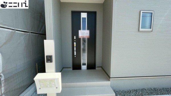 たつの市龍野町末政、新築一戸建ての玄関画像です