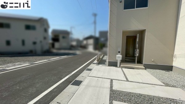 たつの市龍野町末政、新築一戸建ての前面道路を含む現地写真画像です