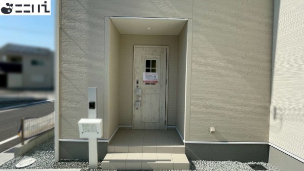 たつの市龍野町末政、新築一戸建ての玄関画像です