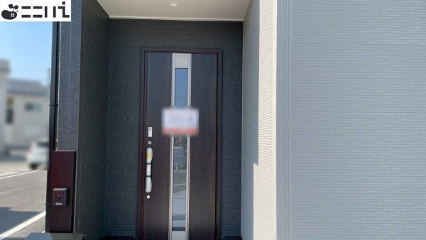 たつの市龍野町末政、新築一戸建ての玄関画像です