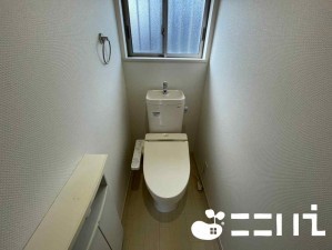 姫路市御立中、中古一戸建てのトイレ画像です