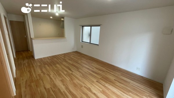 姫路市苫編、中古一戸建ての居間画像です