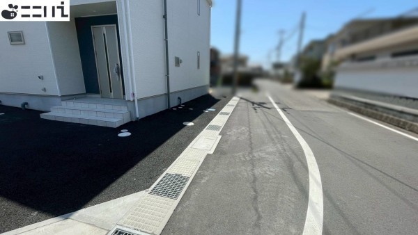たつの市龍野町片山、新築一戸建ての前面道路を含む現地写真画像です