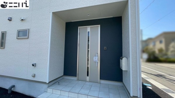 たつの市龍野町片山、新築一戸建ての玄関画像です