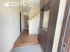 姫路市飾磨区阿成、新築一戸建ての玄関画像です