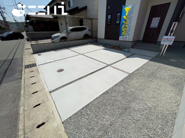 姫路市飾磨区阿成、新築一戸建ての駐車場画像です