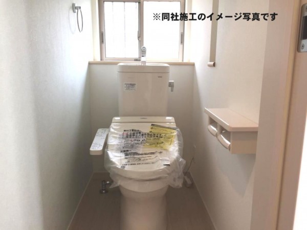 姫路市飾磨区阿成、新築一戸建てのトイレ画像です