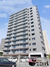 姫路市坂田町、マンションの外観画像です