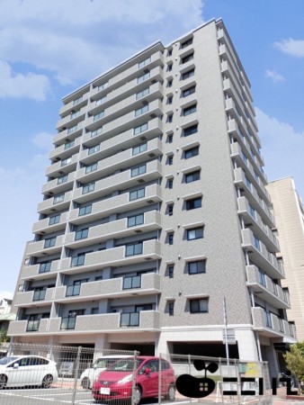 姫路市坂田町、マンションの外観画像です
