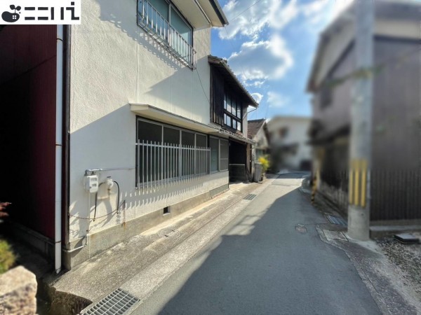 相生市相生、中古一戸建ての前面道路を含む現地写真画像です