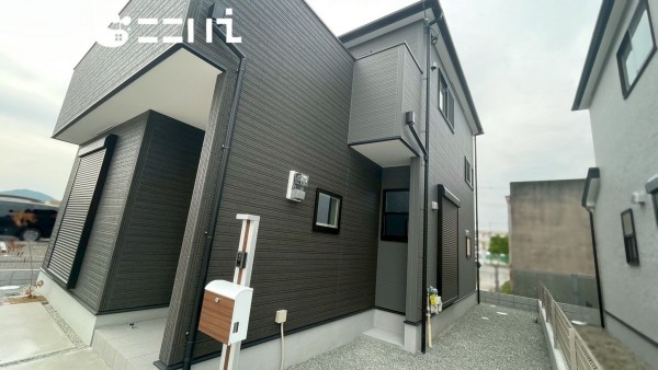 姫路市網干区坂上、新築一戸建ての外観画像です