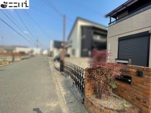 揖保郡太子町東南、中古一戸建ての前面道路を含む現地写真画像です