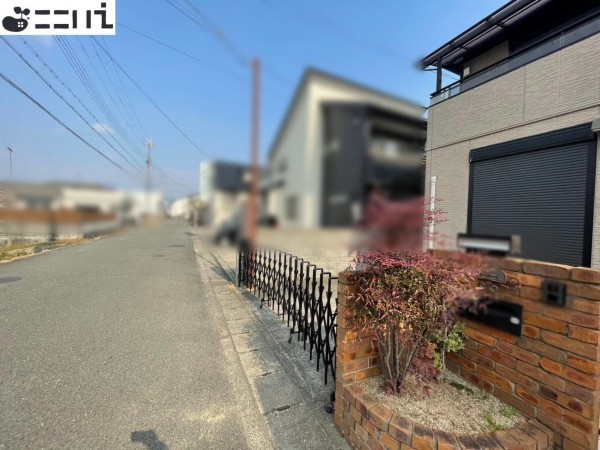 揖保郡太子町東南、中古一戸建ての前面道路を含む現地写真画像です