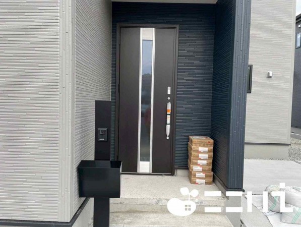 姫路市飾磨区中島、新築一戸建ての玄関画像です