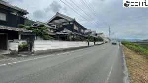 たつの市神岡町沢田、収益/事業用物件/倉庫の前面道路を含む現地写真画像です