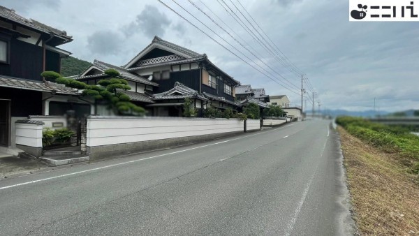 たつの市神岡町沢田、収益/事業用物件/倉庫の前面道路を含む現地写真画像です