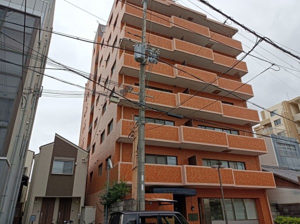 姫路市平野町、マンションの外観画像です