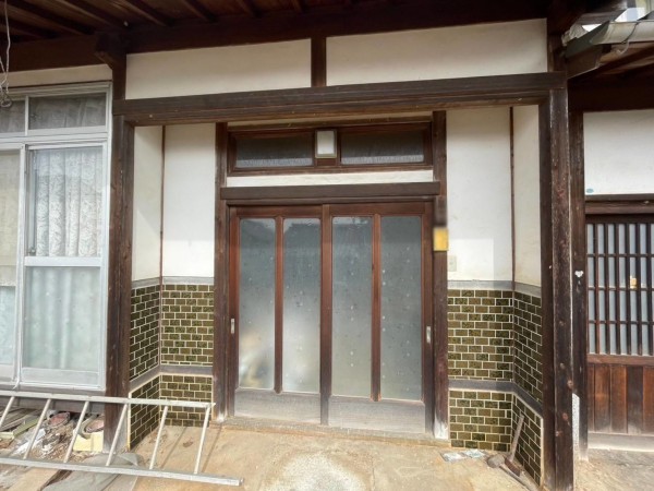 たつの市揖西町小畑、中古一戸建ての玄関画像です