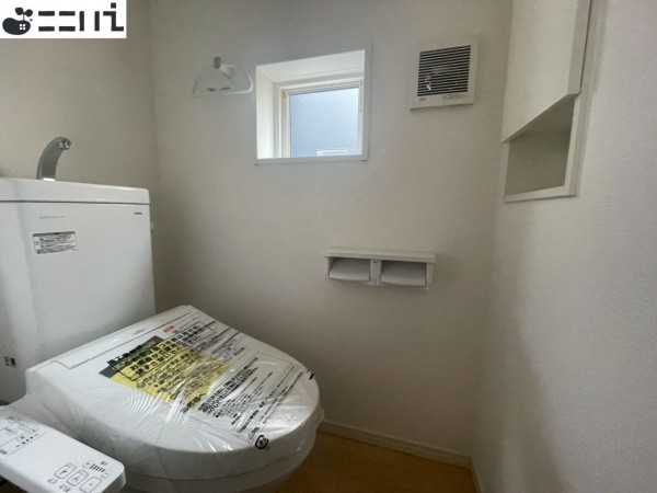 相生市那波大浜町、新築一戸建てのトイレ画像です