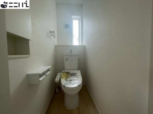 相生市那波大浜町、新築一戸建てのトイレ画像です
