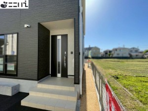 揖保郡太子町鵤、新築一戸建ての玄関画像です