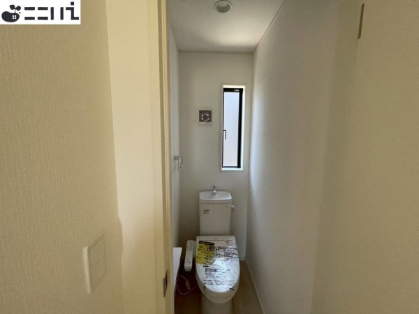 揖保郡太子町鵤、新築一戸建てのトイレ画像です