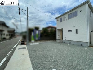 揖保郡太子町太田、新築一戸建ての前面道路を含む現地写真画像です