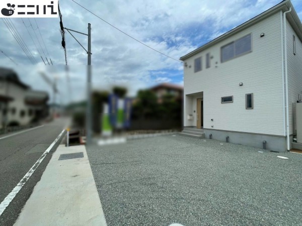 揖保郡太子町太田、新築一戸建ての前面道路を含む現地写真画像です