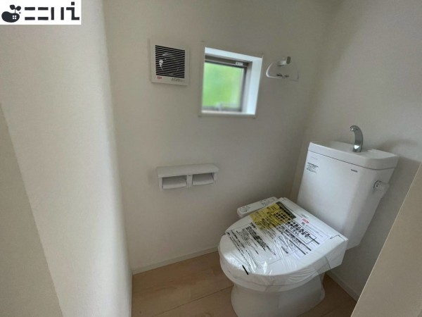 揖保郡太子町太田、新築一戸建てのトイレ画像です