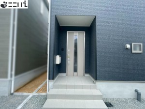揖保郡太子町太田、新築一戸建ての玄関画像です